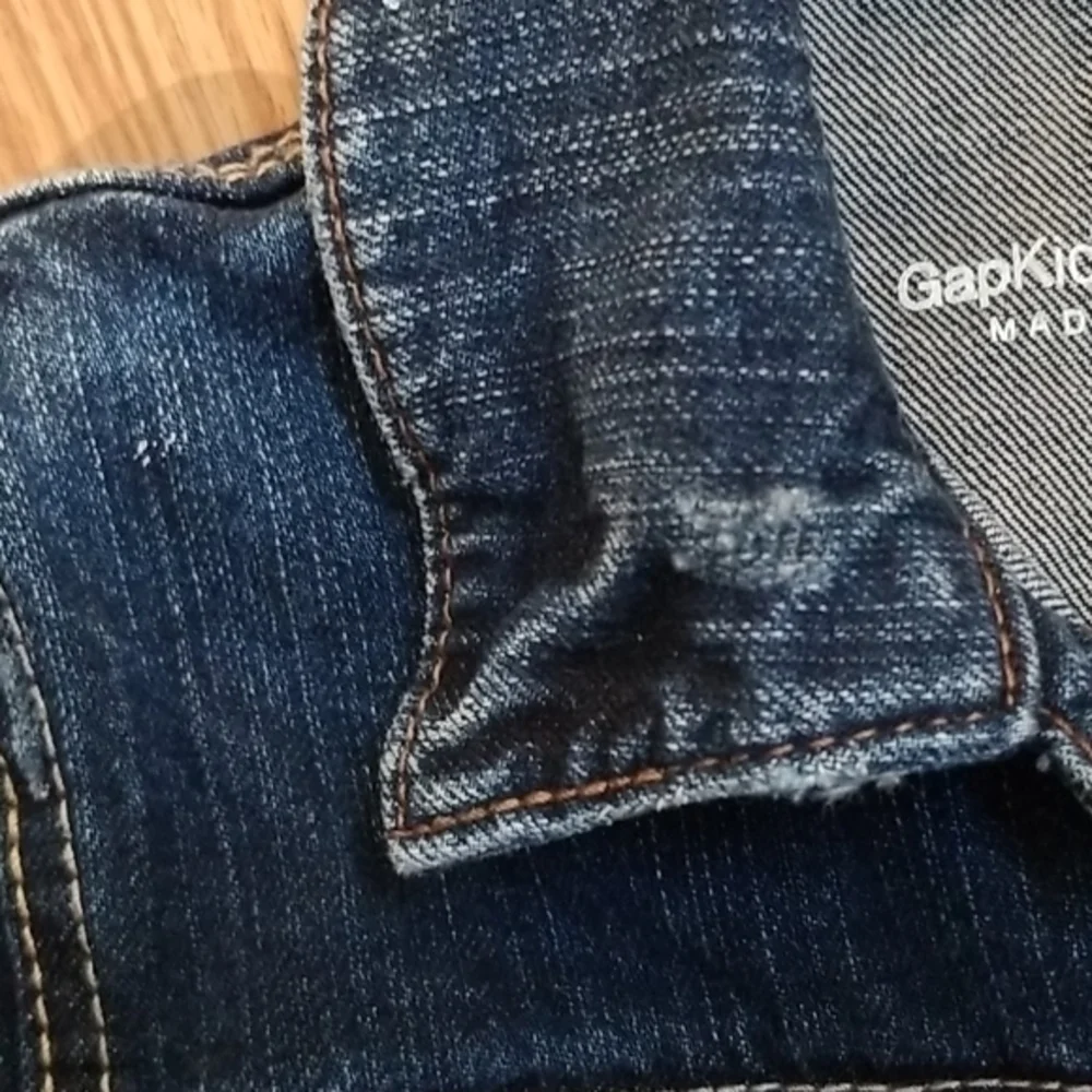 Gap 1969 jean jacket distressed small‎